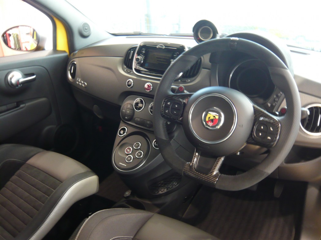 ABARTH 595 COMPETIZIONE　グレーメタリックも完売！