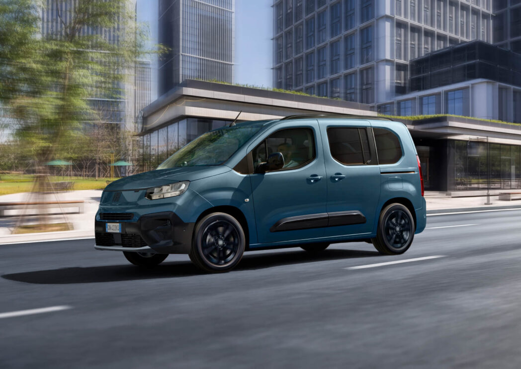 FIAT　DOBLO　MAXI（７人乗り）入荷状況！