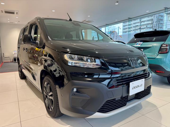 FIAT　Doblo　MAXI（７人乗り）のブラックが完売！