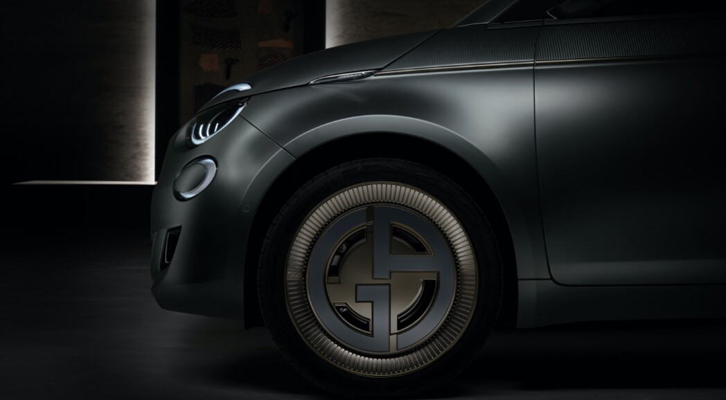 あの有名ブランドのFIAT　500eが入荷します！